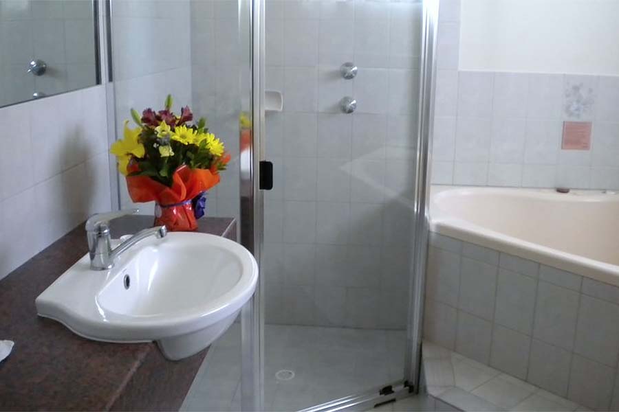 Adelaide Manor Executive Spa Room